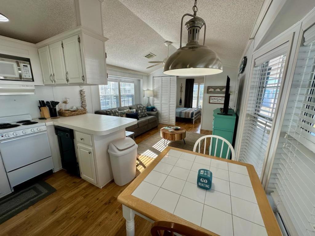 Family Friendly Beach Home Located In Beautiful Miramar Beach, Fl Destin Bagian luar foto